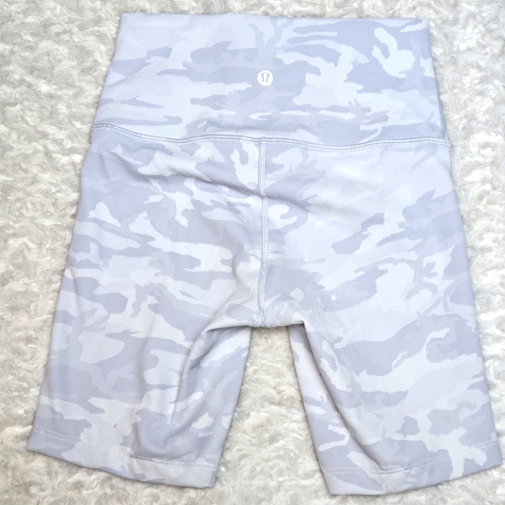 Lululemon Biker Shorts Small in Grey Camo